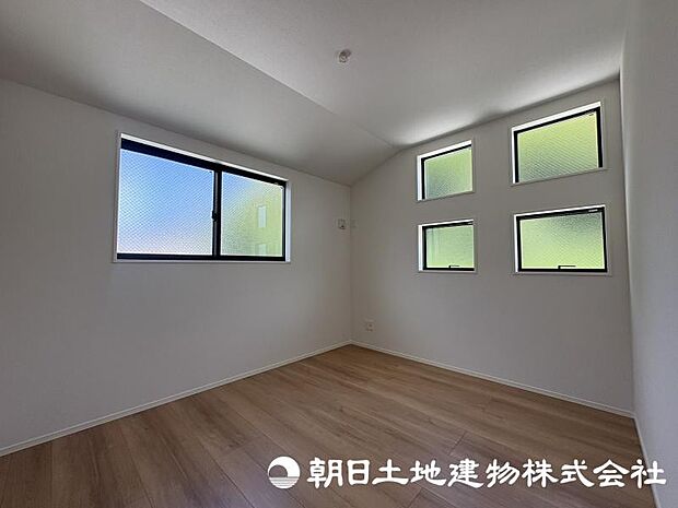 明るく快適な居室は、毎日の生活をより豊かにしてくれる場所。心地よい時間を過ごせる空間です。