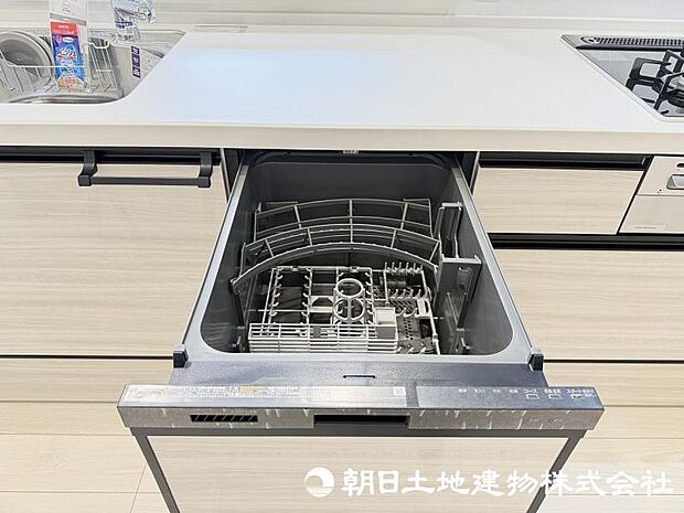 <キッチン>ご家族5人分の食器類を洗浄できる容量のビルトイン食器洗浄機付です。