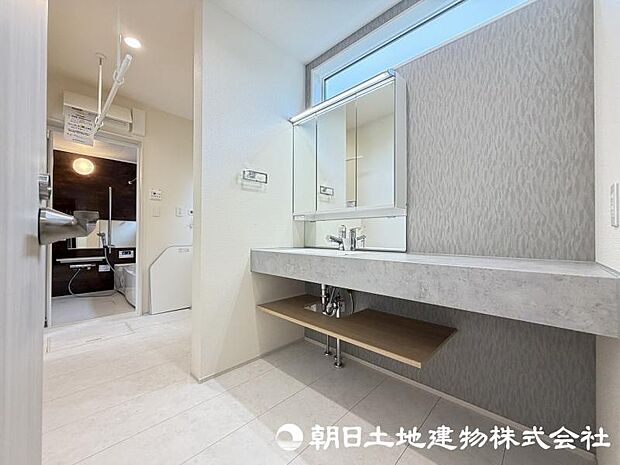 <洗面室>お洒落なデザイン洗面です。