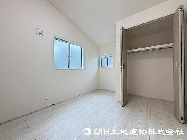 <洋室>2階に3部屋の洋室がありますので、お子様のお部屋も用意できます。