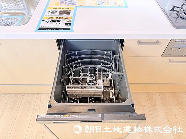 食器洗いの負担を軽減してくれる食洗器を備えたキッチン。家事の効率化をサポートし、ゆとりある時間を生み出します。 