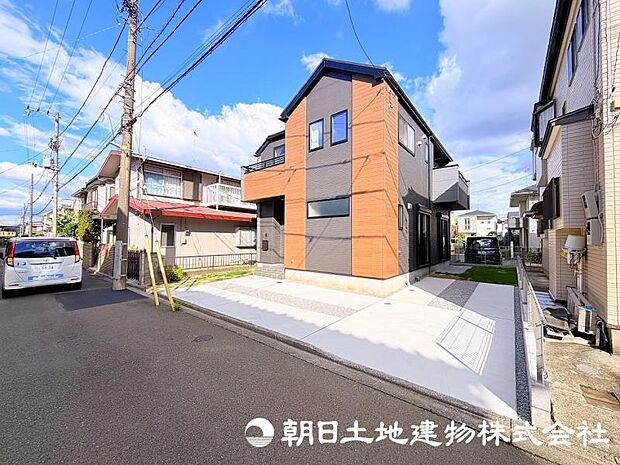 流行りに惑わされないモダンな外観は、主張し過ぎず、又、平凡になり過ぎず、閑静な街によく映えます。 