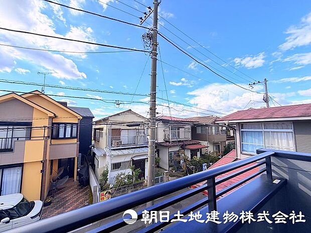 視界が広がる眺望は、住まいに開放感をもたらす魅力のひとつ。日常の中でゆったりとした時間を楽しめます。 