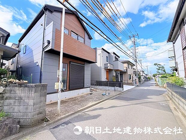 新しい街の一角に誕生する、魅力ある住まいです。周囲の環境と調和しながら、家族の時間を豊かに育む空間を目指しています。 