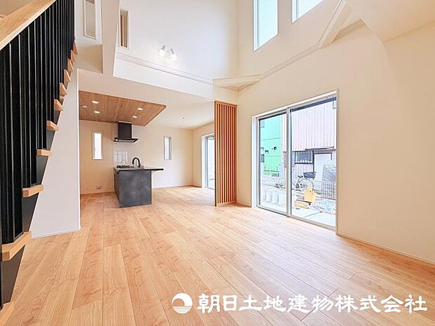 日々の暮らしの中心となるリビングは、居心地の良さと使いやすさを兼ね備えた空間です。家族との会話を楽しみながら、快適な時間を過ごせます。