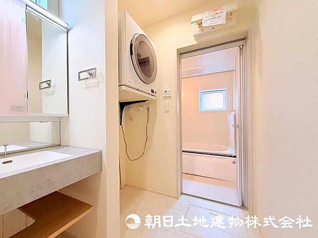 毎日の家事に欠かせないランドリースペース。洗濯などの日常動線に配慮された、使い勝手の良い空間です。