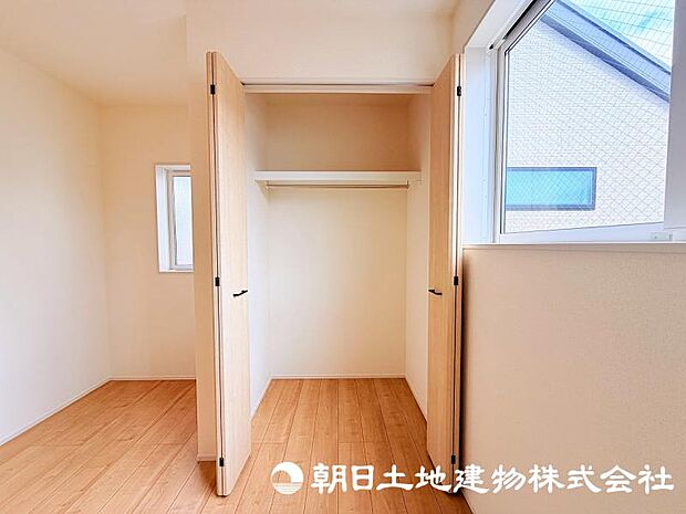 日々増える荷物もすっきり片付けられる収納スペース。居住空間を広く快適に使える便利な設備です。