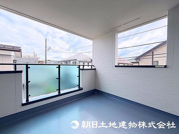 住まいに開放感をプラスするバルコニー。日当たりや風通しを感じながら、心地よい時間を過ごせる場所です。