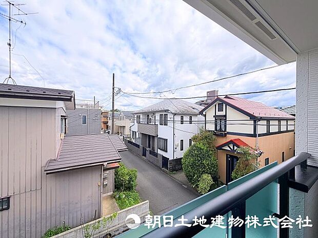 視界が広がる眺望は、住まいに開放感をもたらす魅力のひとつ。日常の中でゆったりとした時間を楽しめます。