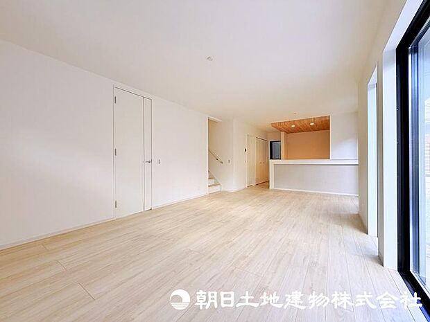 リビングは家族のコミュニケーションが生まれる憩いの空間。食事や団らん、リラックスタイムなど、さまざまなシーンで活躍します。 