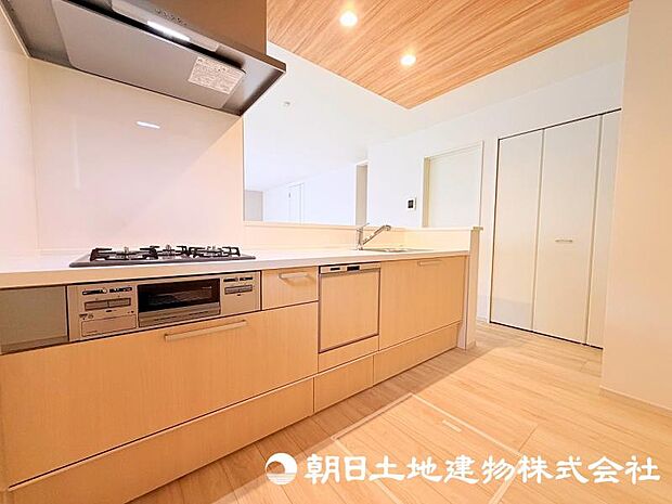 毎日の料理が楽しくなる、使い勝手に配慮したキッチン。家族との会話を楽しみながら、心地よい時間をお過ごしいただけます。 