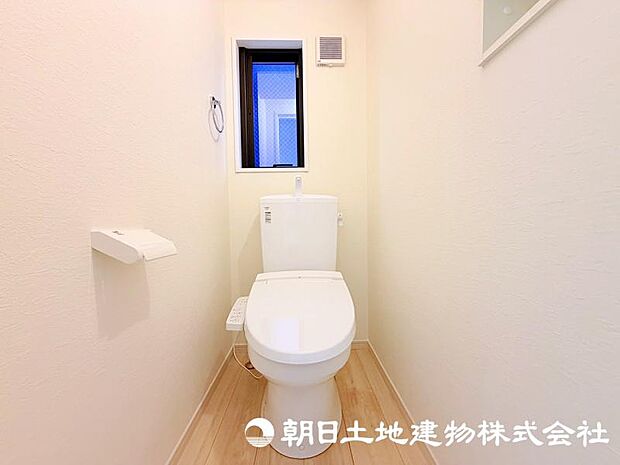 住まいの中で毎日利用するトイレは、快適性にもこだわりたいポイント。清潔で心地よい空間が魅力です。 
