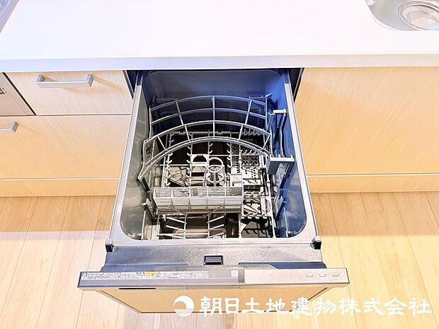 食器洗いの負担を軽減してくれる食洗器を備えたキッチン。家事の効率化をサポートし、ゆとりある時間を生み出します。 