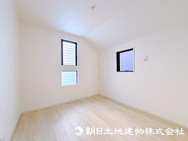 明るく快適な居室は、毎日の生活をより豊かにしてくれる場所。心地よい時間を過ごせる空間です。 
