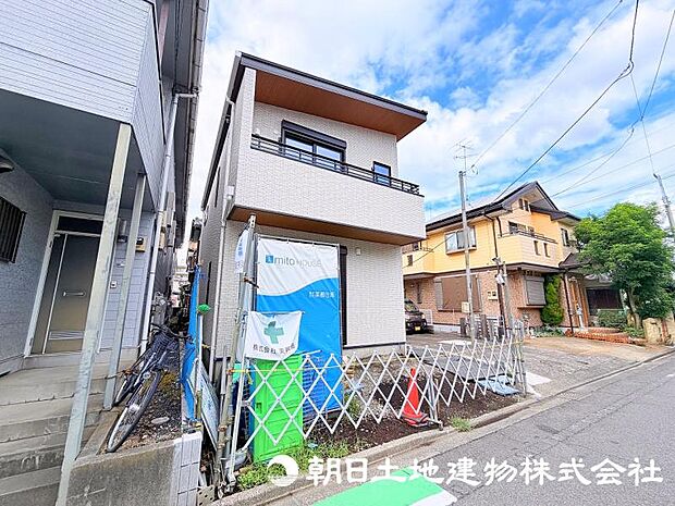 建築中だからこそ感じられる、完成までの期待感を楽しめる物件です。住まいの完成後は、街並みに調和した新しい暮らしが始まります。