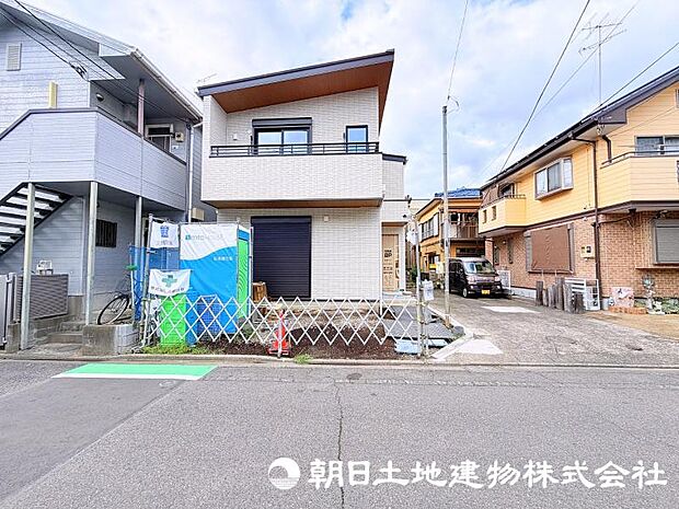 新しい街の一角に誕生する、魅力ある住まいです。周囲の環境と調和しながら、家族の時間を豊かに育む空間を目指しています。