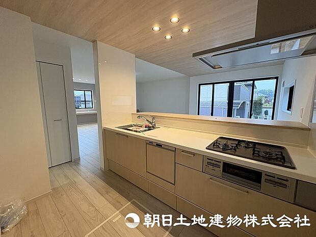 毎日の料理が楽しくなる、使い勝手に配慮したキッチン。家族との会話を楽しみながら、心地よい時間をお過ごしいただけます。 