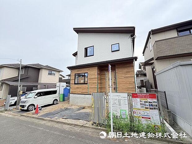 建築中だからこそ感じられる、完成までの期待感を楽しめる物件です。住まいの完成後は、街並みに調和した新しい暮らしが始まります。 
