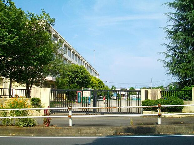 片倉台小学校まで約300ｍ