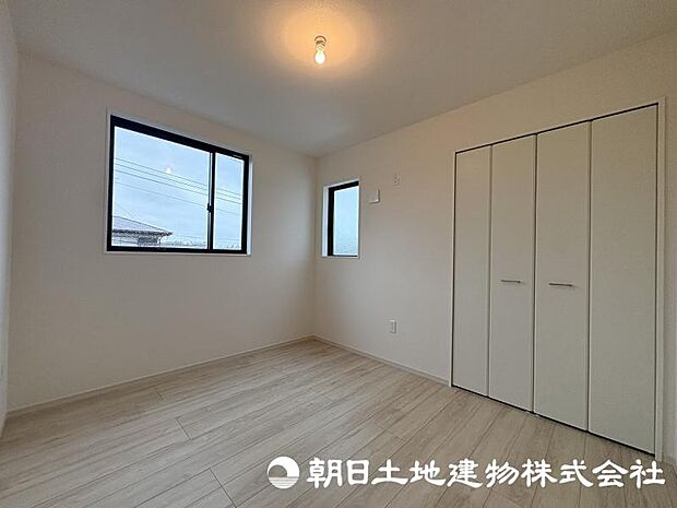 住まう方の生活スタイルに合わせて自由に使える居室。家具やインテリアで自分らしい空間づくりを楽しめます。 