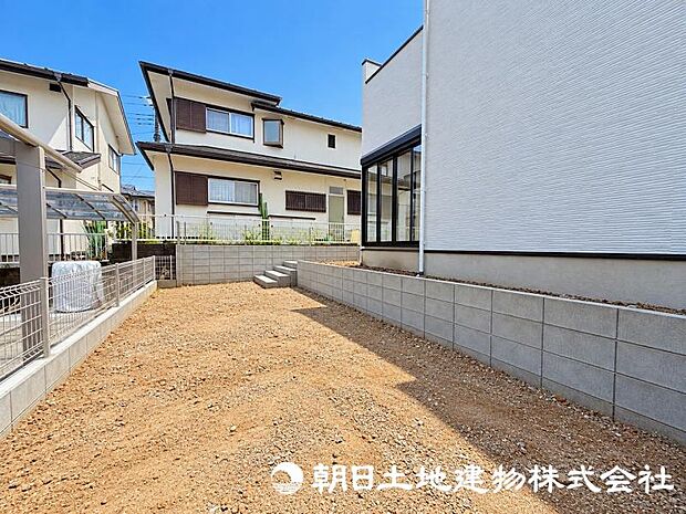 広々としたお庭。趣味を楽しんだり、家族団らんの空間にご利用いただけます。