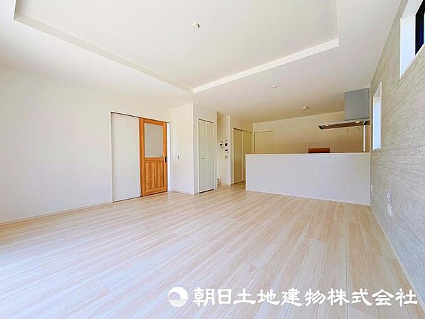 日々の暮らしの中心となるリビングは、居心地の良さと使いやすさを兼ね備えた空間です。家族との会話を楽しみながら、快適な時間を過ごせます。