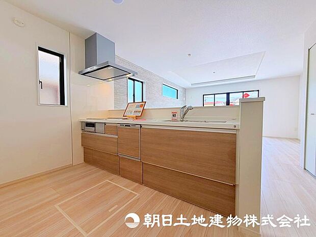 毎日の料理が楽しくなる、使い勝手に配慮したキッチン。家族との会話を楽しみながら、心地よい時間をお過ごしいただけます。
