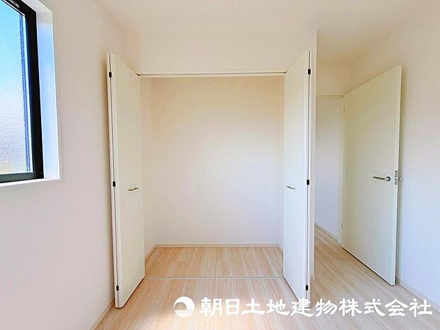 日々増える荷物もすっきり片付けられる収納スペース。居住空間を広く快適に使える便利な設備です。