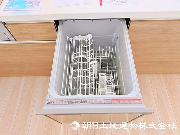 食器洗いの負担を軽減してくれる食洗器を備えたキッチン。家事の効率化をサポートし、ゆとりある時間を生み出します。