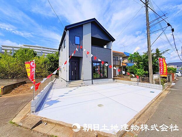 流行りに惑わされないモダンな外観は、主張し過ぎず、又、平凡になり過ぎず、閑静な街によく映えます。