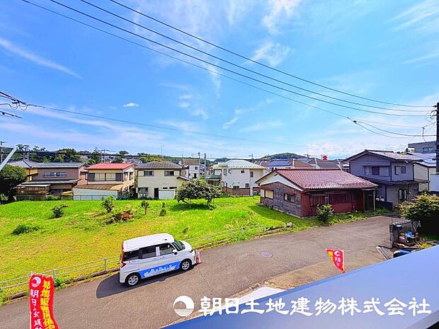 視界が広がる眺望は、住まいに開放感をもたらす魅力のひとつ。日常の中でゆったりとした時間を楽しめます。