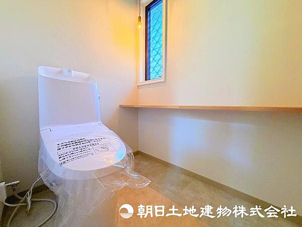 住まいの中で毎日利用するトイレは、快適性にもこだわりたいポイント。清潔で心地よい空間が魅力です。