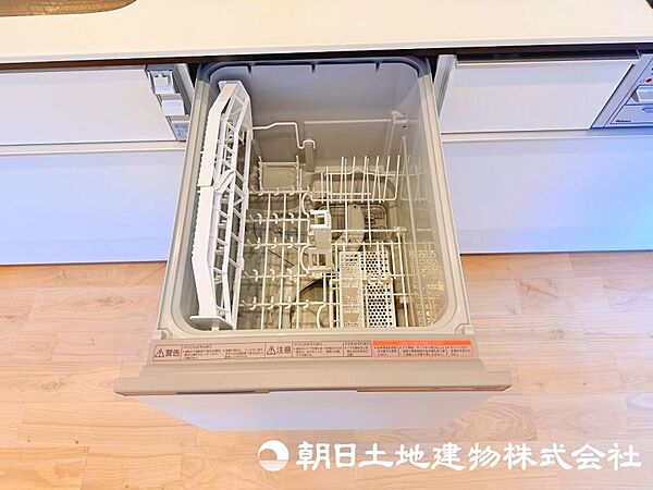 食器洗いの負担を軽減してくれる食洗器を備えたキッチン。家事の効率化をサポートし、ゆとりある時間を生み出します。
