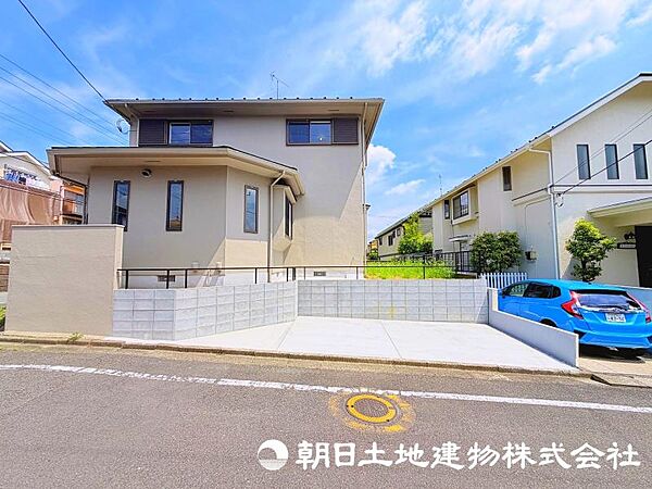 流行りに惑わされないモダンな外観は、主張し過ぎず、又、平凡になり過ぎず、閑静な街によく映えます。