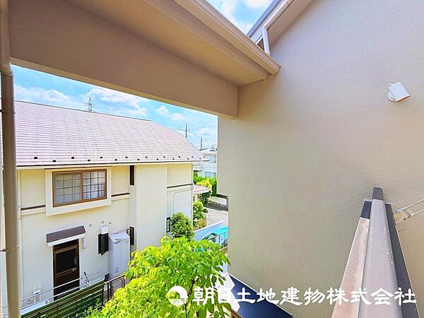 視界が広がる眺望は、住まいに開放感をもたらす魅力のひとつ。日常の中でゆったりとした時間を楽しめます。