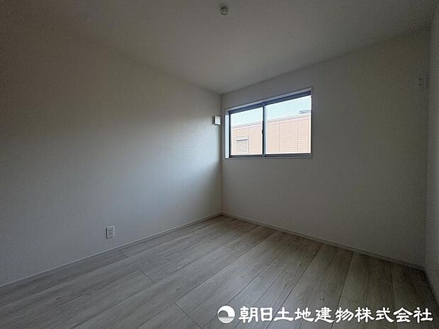 <洋室>室内完成済みですので実際の明るさや広さをゆっくりとご見学いただけます。