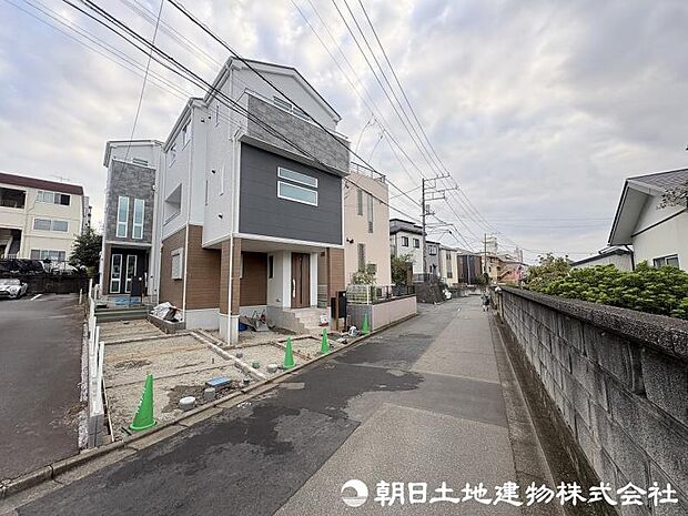 <外観>住宅地内で交通量の少ない道路に面していますので安心いただけます。