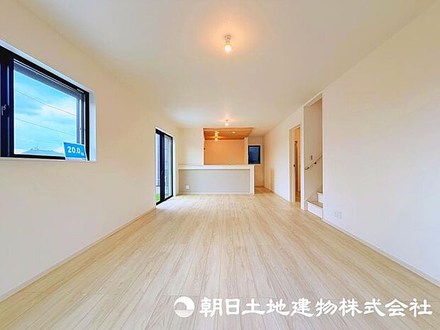 住まう方のライフスタイルに合わせて自由に使えるリビング空間。家族団らんの時間はもちろん、趣味やくつろぎのひとときにもぴったりです。 