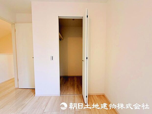 日々増える荷物もすっきり片付けられる収納スペース。居住空間を広く快適に使える便利な設備です。 