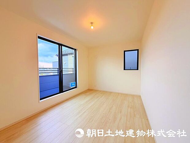 住まう方の生活スタイルに合わせて自由に使える居室。家具やインテリアで自分らしい空間づくりを楽しめます。 