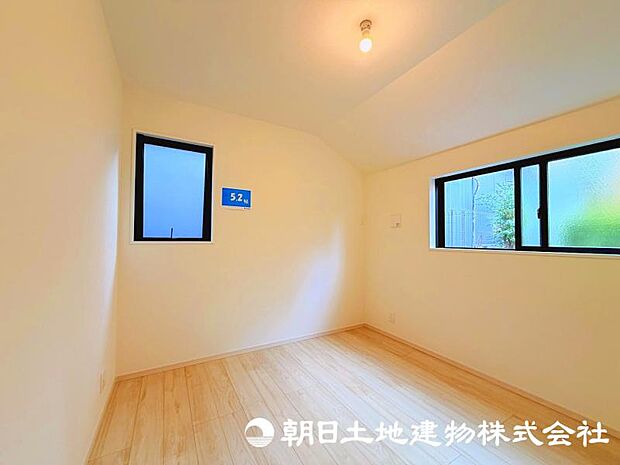 住まう方の生活スタイルに合わせて自由に使える居室。家具やインテリアで自分らしい空間づくりを楽しめます。 