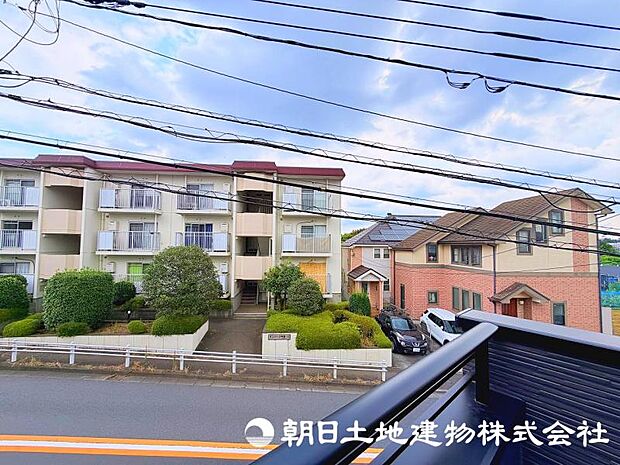 視界が広がる眺望は、住まいに開放感をもたらす魅力のひとつ。日常の中でゆったりとした時間を楽しめます。 