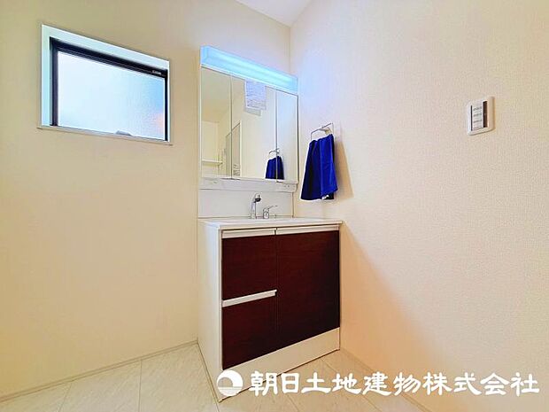 朝の準備から帰宅後の手洗いまで、家族みんなが使いやすい洗面所。快適な暮らしを支える実用的なスペースです。