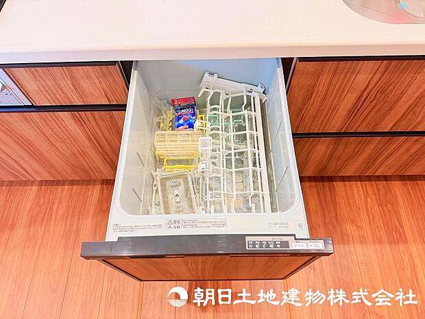 食器洗いの負担を軽減してくれる食洗器を備えたキッチン。家事の効率化をサポートし、ゆとりある時間を生み出します。