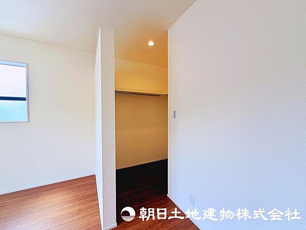 日々増える荷物もすっきり片付けられる収納スペース。居住空間を広く快適に使える便利な設備です。