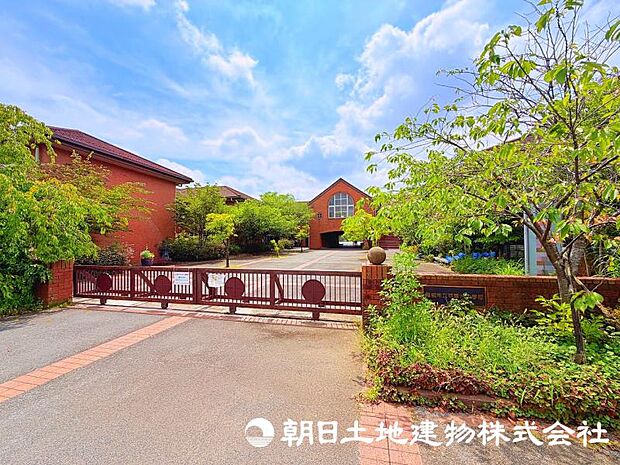 若葉台小学校まで約1240m