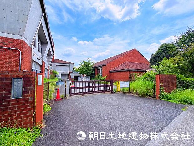 第六中学校まで約1330m