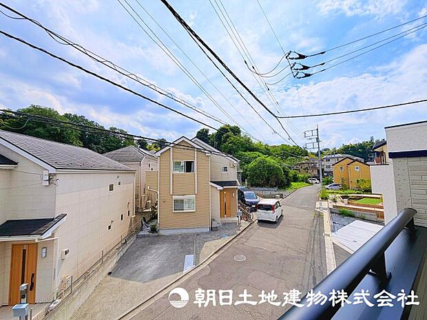 視界が広がる眺望は、住まいに開放感をもたらす魅力のひとつ。日常の中でゆったりとした時間を楽しめます。