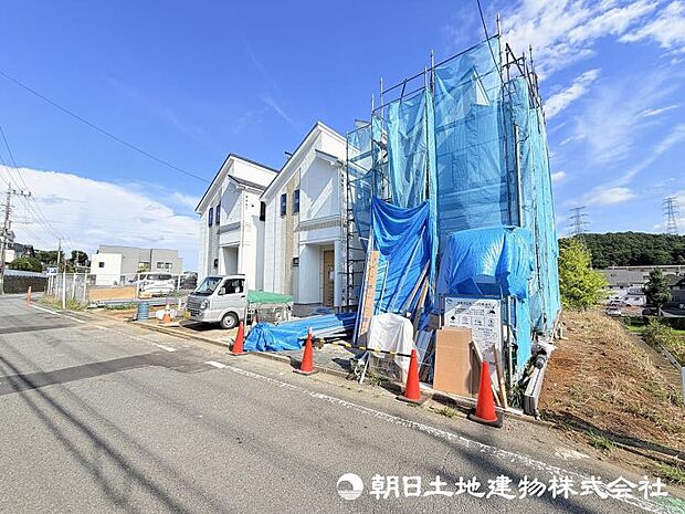 <外観>交通量の少ない幅員6m道路に面して安心いただけます。