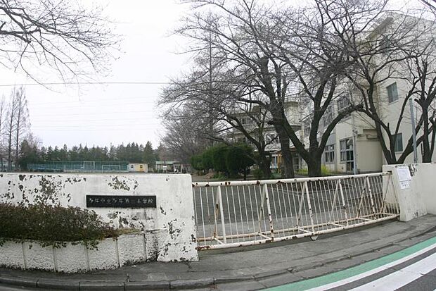 多摩第三小学校まで約420ｍ